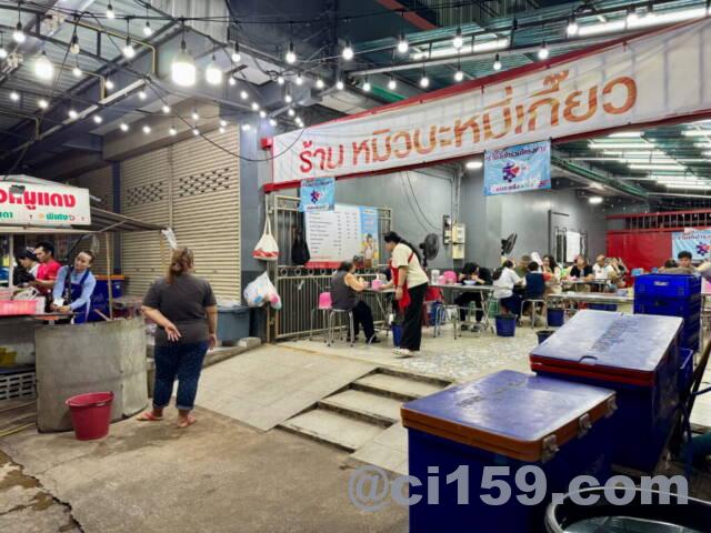 ウドンタニーのローカルレストラン