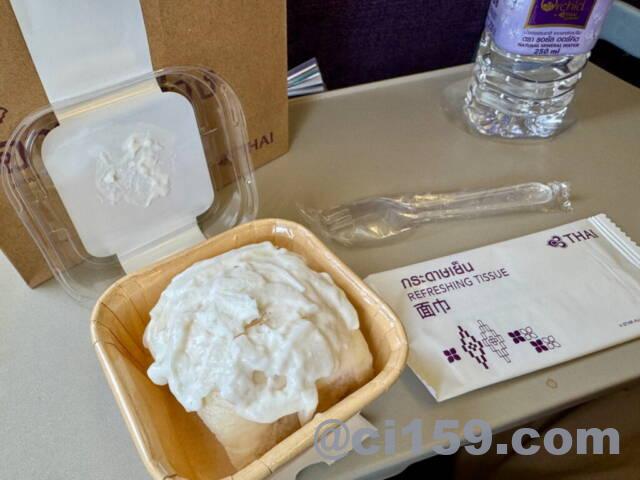 ココナッツクリームパン