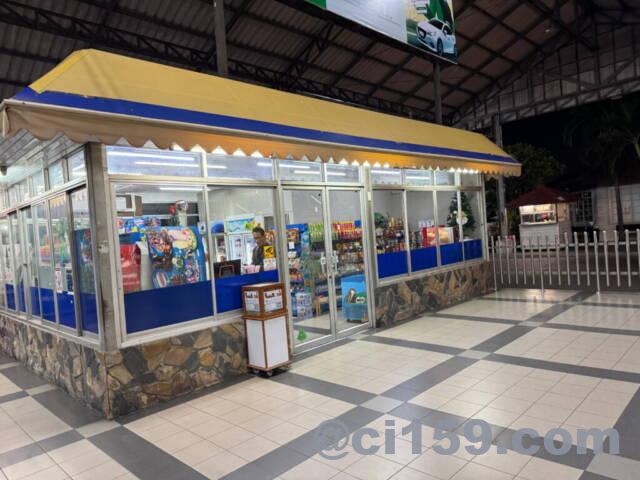 バスターミナル内のショップ