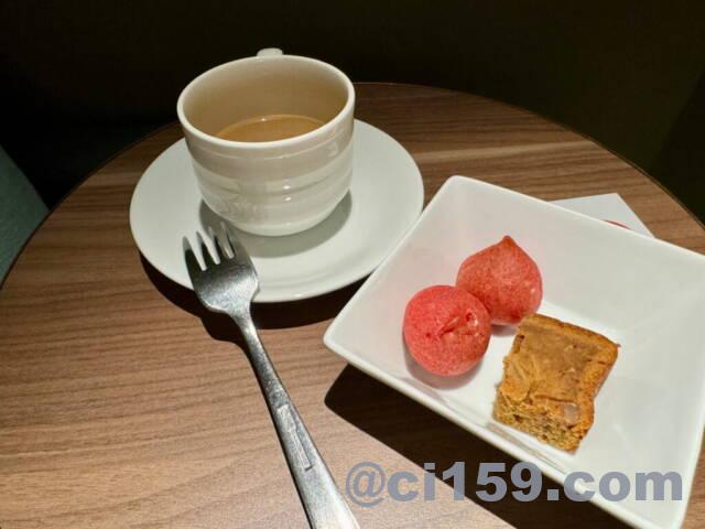 カフェとプチスイーツ