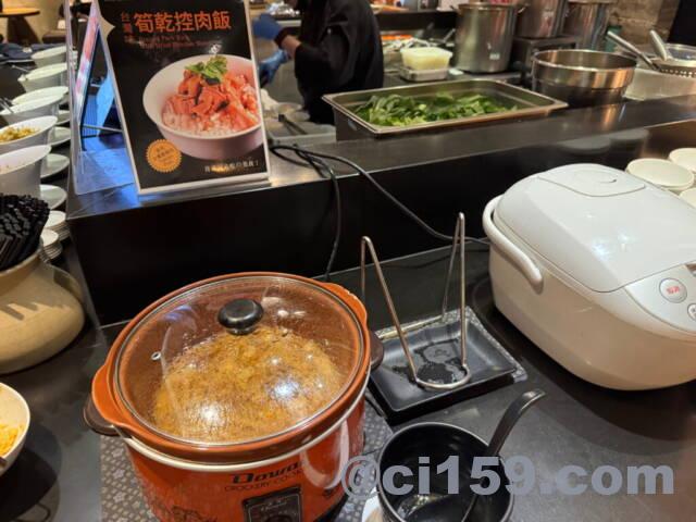 ラウンジの料理