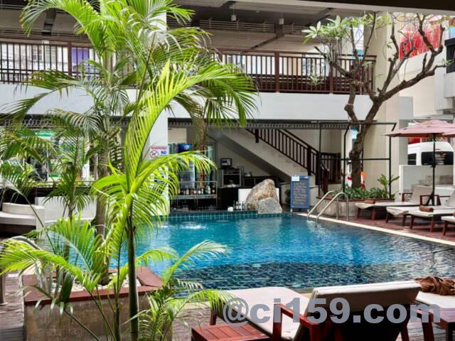 Sunshine Hotel and Residencesのスイミングプール