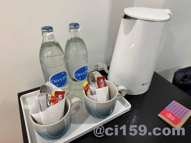 飲料水とホテルの備品