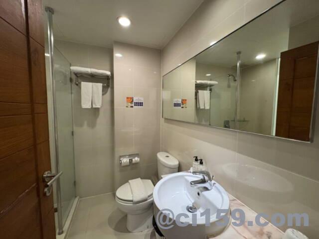 Sunshine Hotel and Residencesのバスルーム