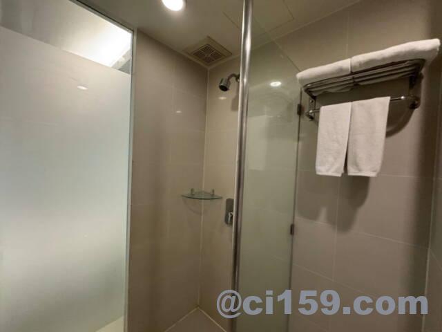 Sunshine Hotel and Residencesのバスルーム