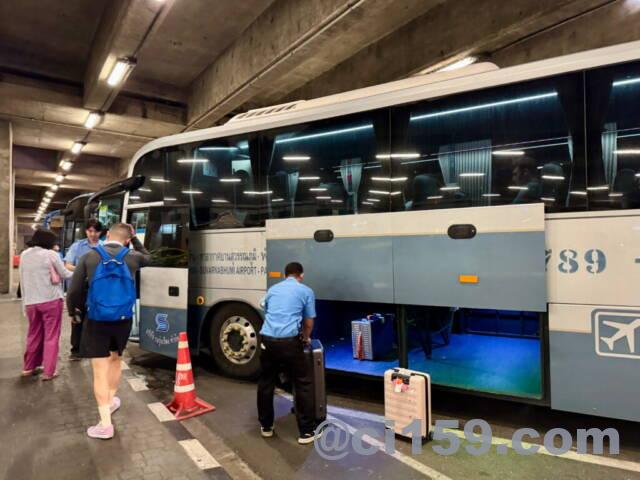 スワンナプーム空港のバス乗り場