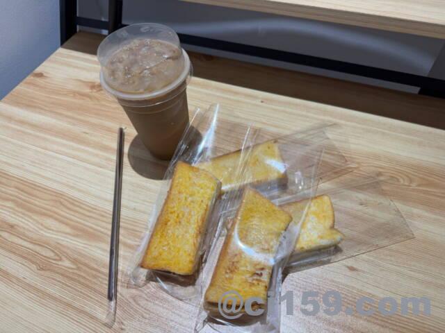 10バーツのサンドイッチとドリンク