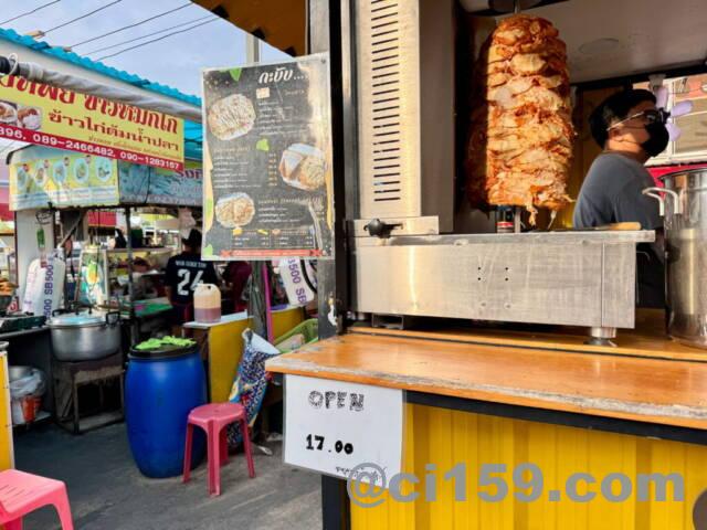 ソーポン市場のチキンケバブ屋台