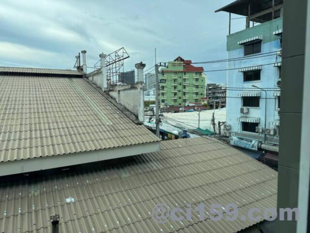 ブッカオマーケットの屋根