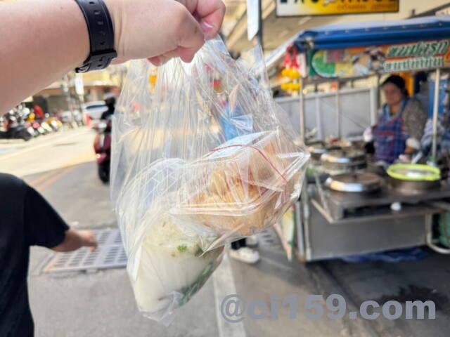 パタヤで屋台料理をテイクアウト