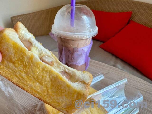 10バーツのサンドイッチとドリンク