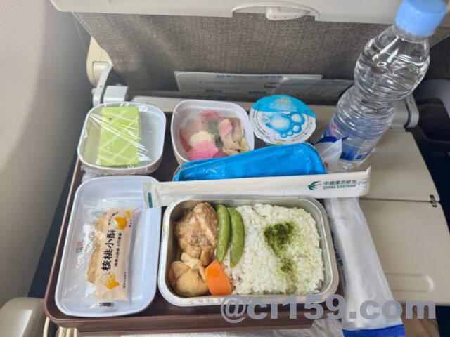 中国東方航空の機内食