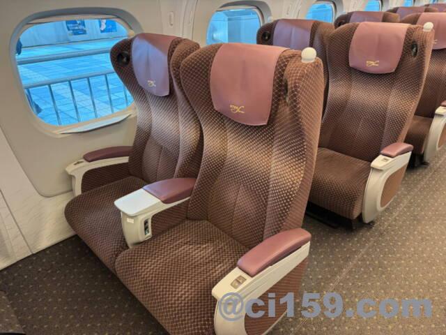 新幹線N700Sのグリーン車
